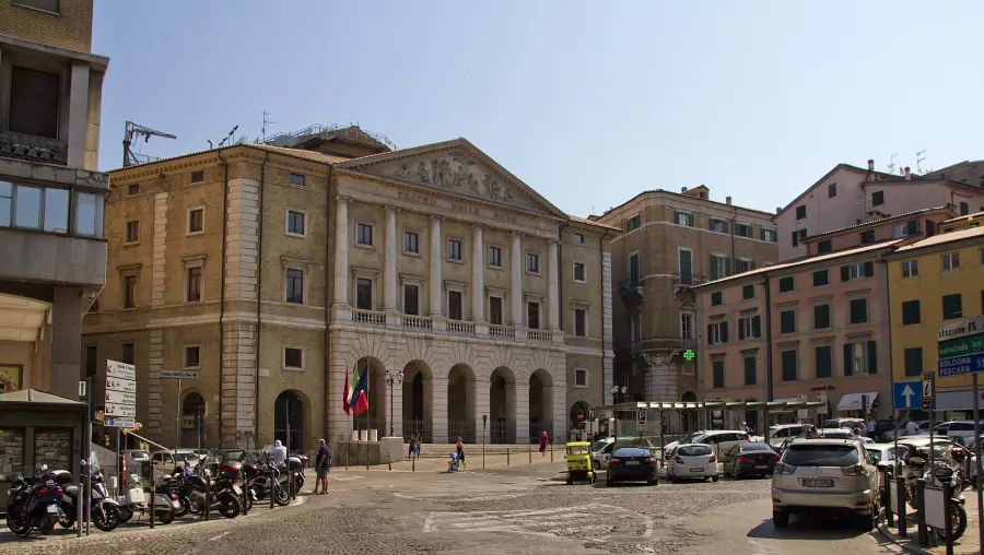 Ancona, iniziativa solidale della Polizia di Stato: uova pasquali per i bambini del Piano “Marco Valerio”