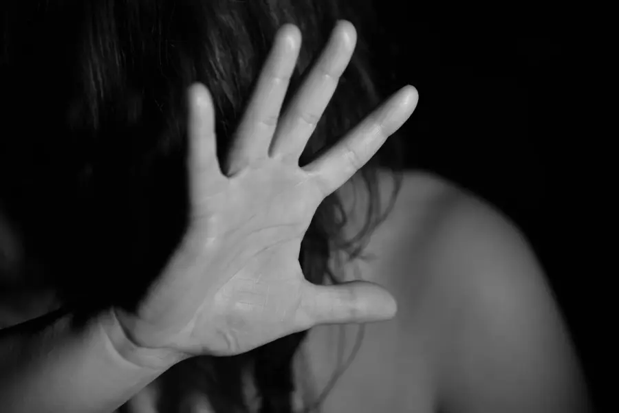 Ancona, arrestato quarantenne accusato di violenze e maltrattamenti sulla compagna
