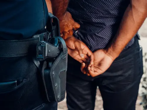 Ancona, furto in supermercato agli Archi: arrestate due persone dopo l’inseguimento