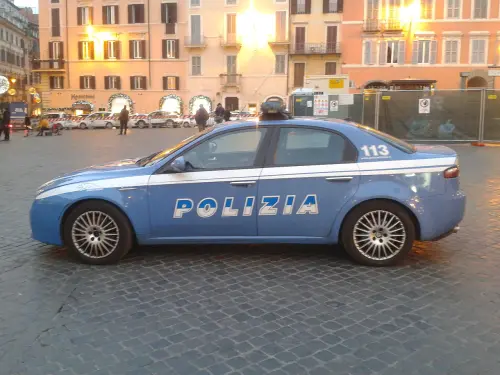 Controlli della Polizia di Stato: un uomo denunciato per guida in stato di ebbrezza, una donna per resistenza a pubblico ufficiale